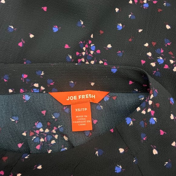 joe fresh navy blue blouse with cutouts - Picture 5 of 5